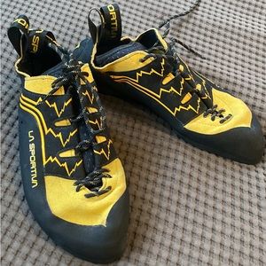 *USED ONLY TWICE* La Sportiva Katana (US 11) climbing shoes